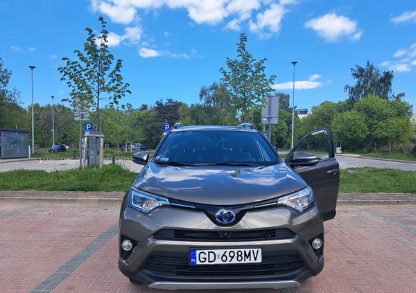 Toyota RAV4 cena 95000 przebieg: 92500, rok produkcji 2016 z Gdańsk małe 232